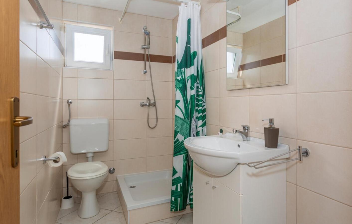 Guest House Lucija Банёл Экстерьер фото