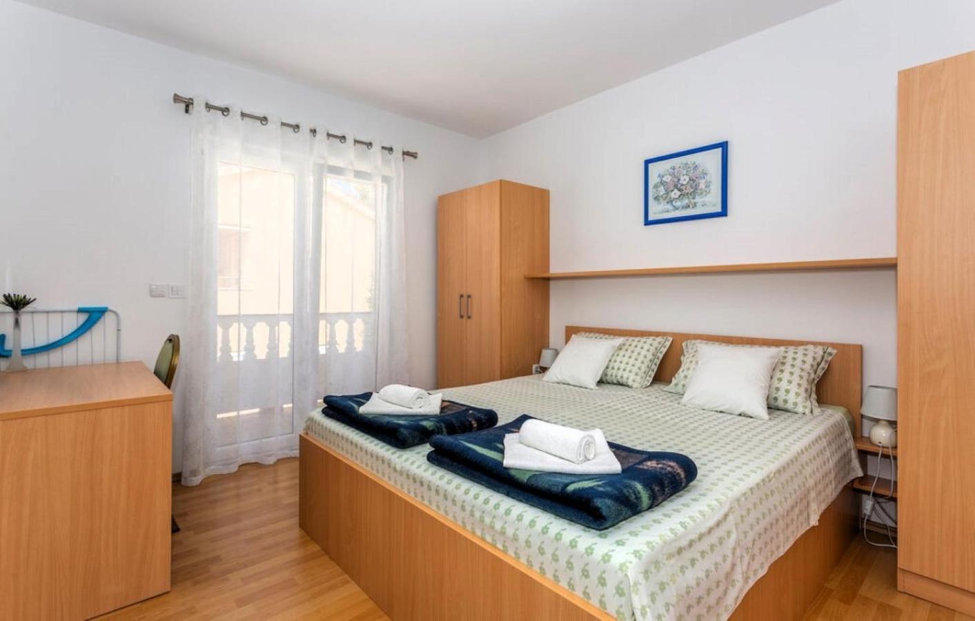 Guest House Lucija Банёл Экстерьер фото