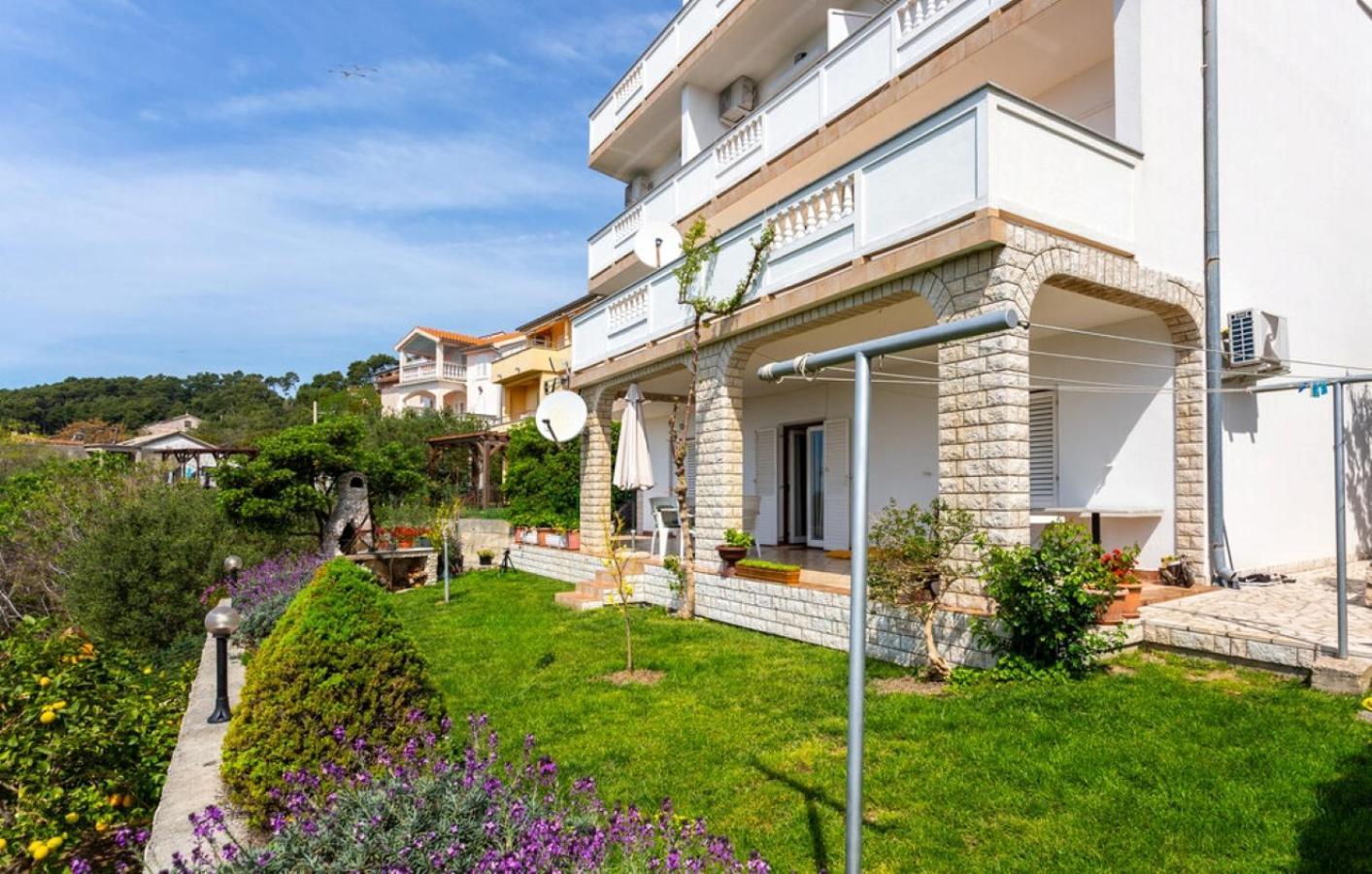 Guest House Lucija Банёл Экстерьер фото