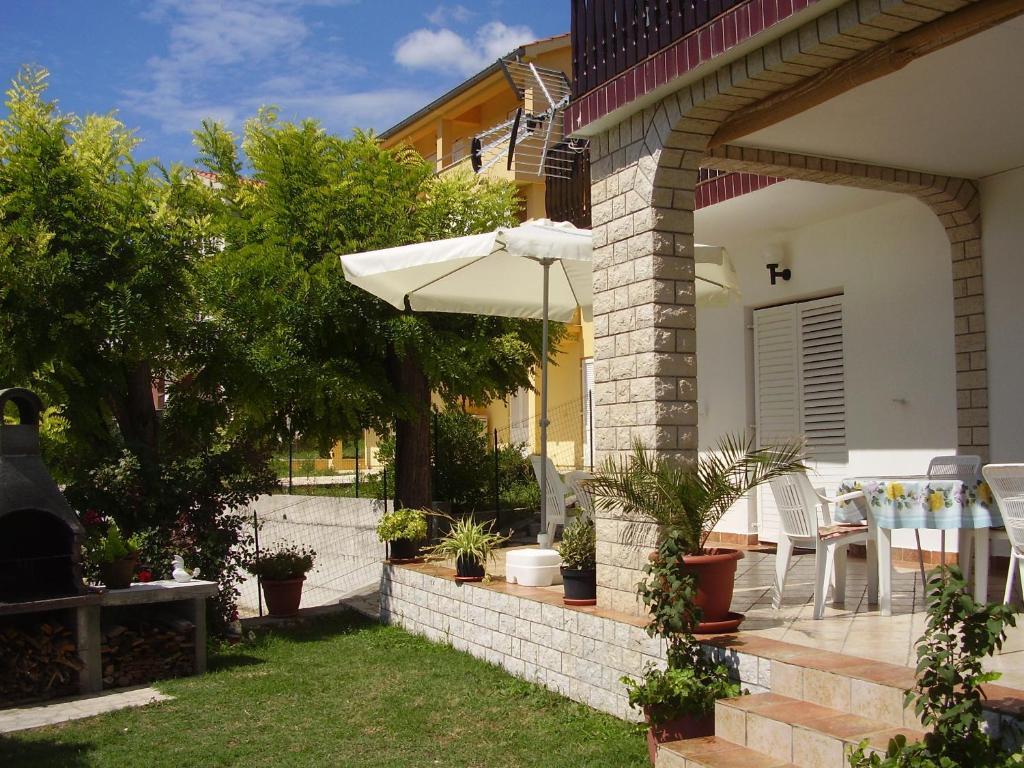 Guest House Lucija Банёл Экстерьер фото
