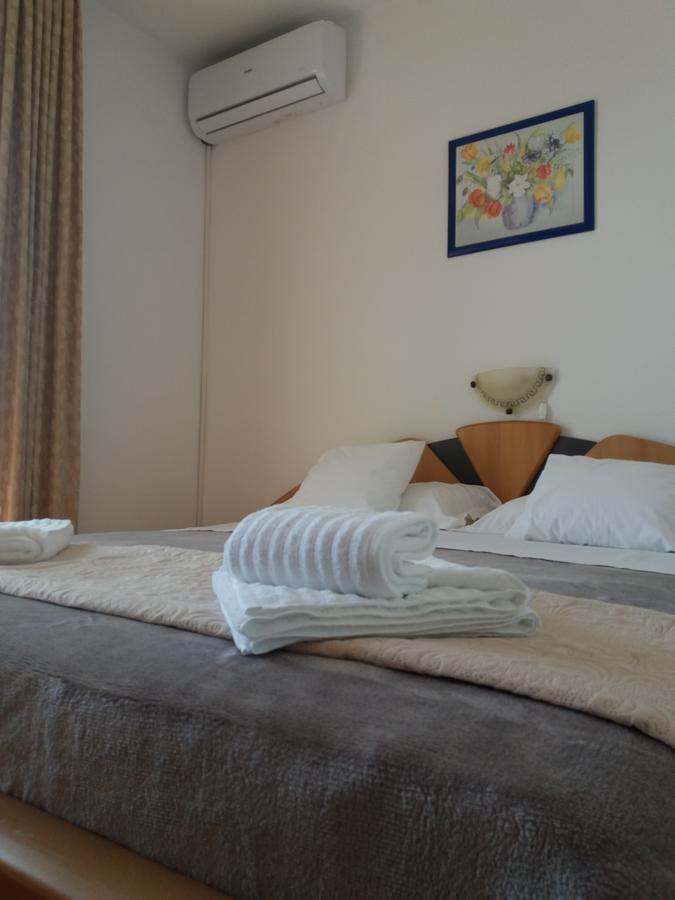 Guest House Lucija Банёл Экстерьер фото